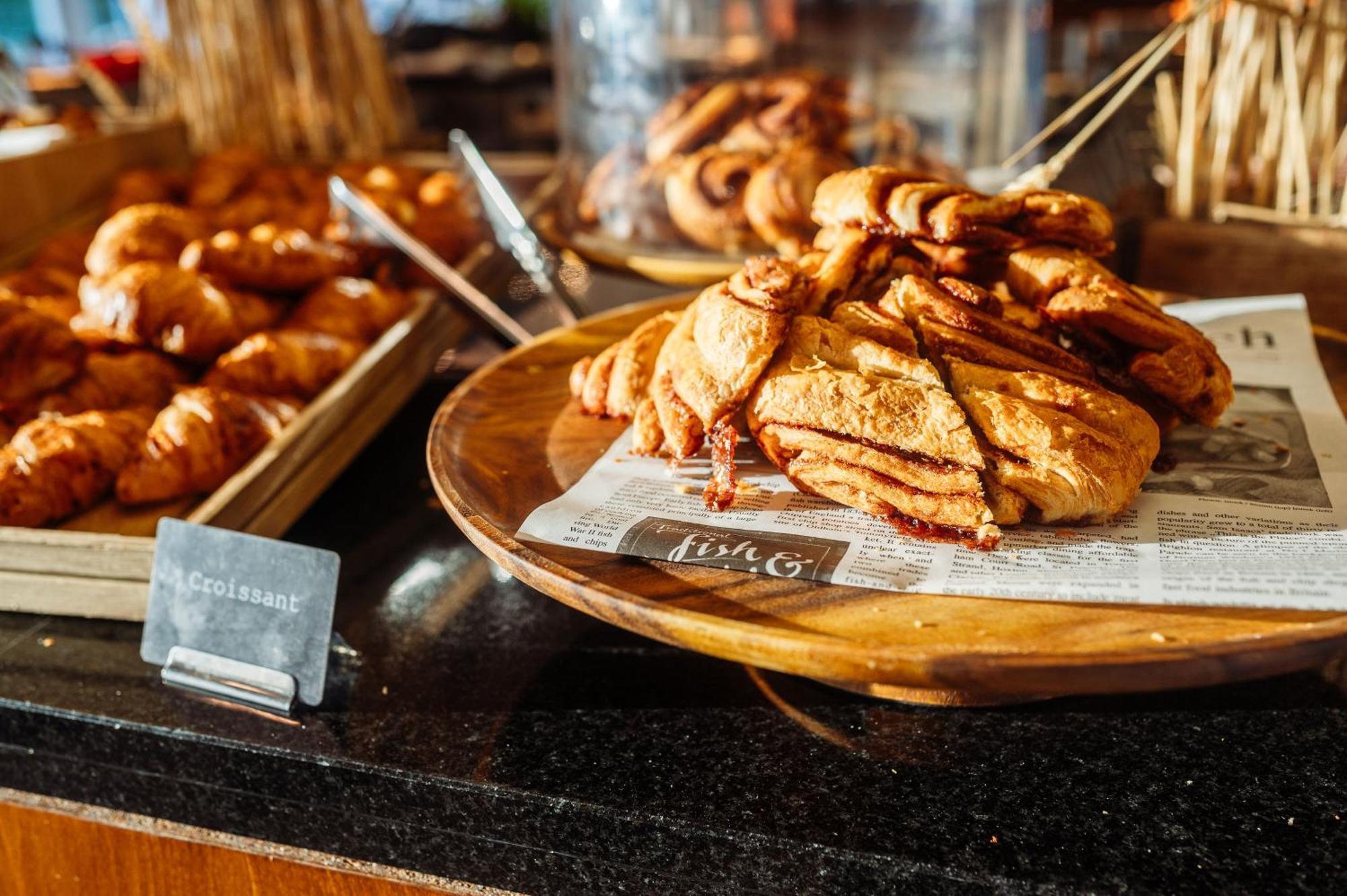 Отель A-Rosa Travemuende Любек Экстерьер фото Croissants