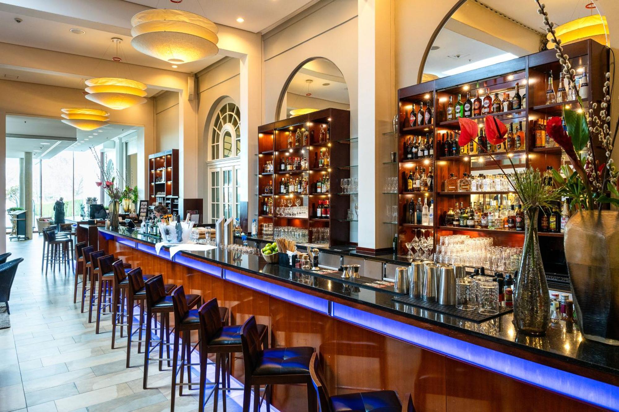 Отель A-Rosa Travemuende Любек Экстерьер фото The bar at the InterContinental