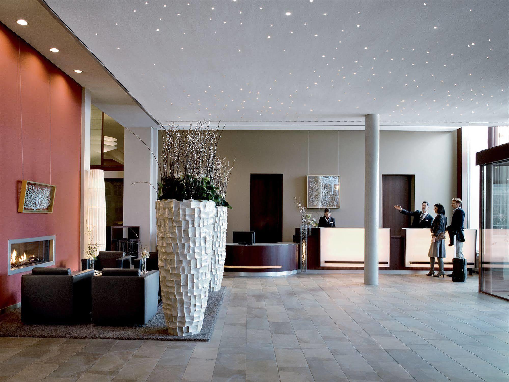 Отель A-Rosa Travemuende Любек Экстерьер фото The lobby of the hotel